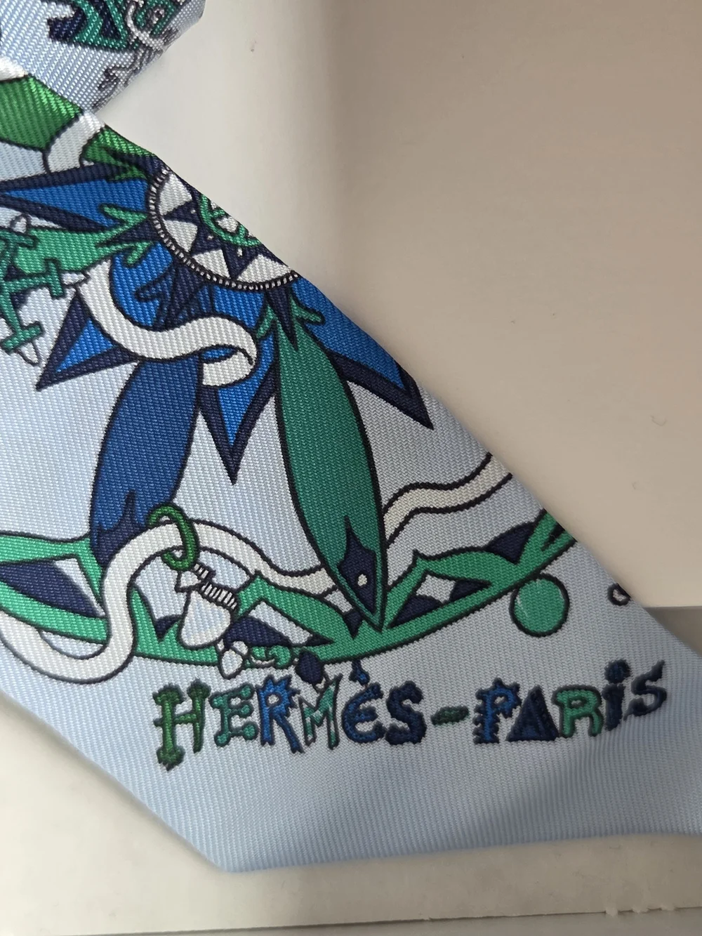 Hermes La Folle Parade Silk Twilly Scarf(Authentification Included)